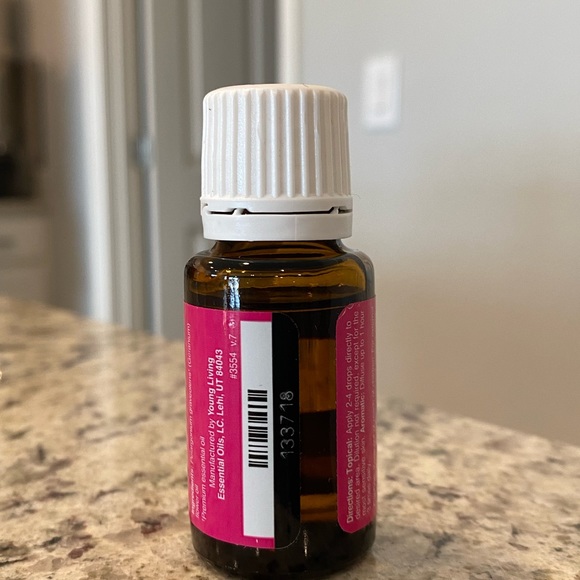 Geranium essential oil - Picture 2 of 4